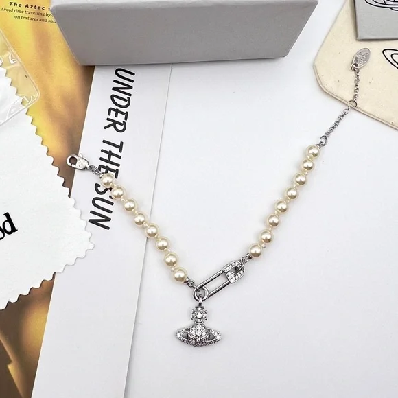 Vivienne Westwood Saturn Brooch Pearl Bracelet - Silver - Picture 4 of 6